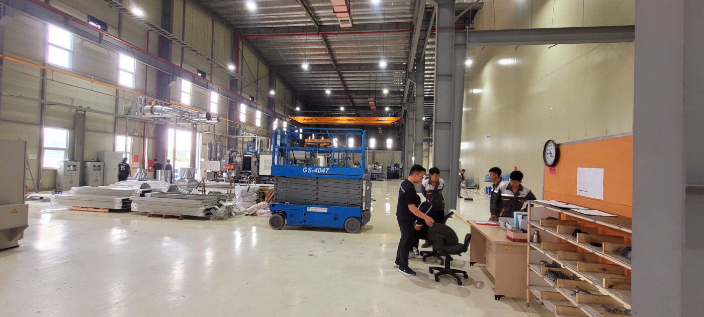 Công ty TNHH đầu tư công nghệ Minh Quân – Dịch vụ cho thuê xe nâng người tại Vĩnh Phúc…