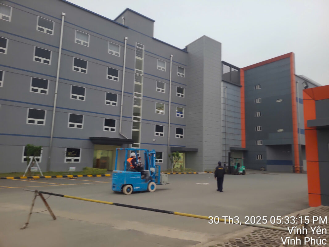 Công ty TNHH đầu tư công nghệ Minh Quân – Dịch vụ cho thuê xe nâng người tại Vĩnh Phúc…