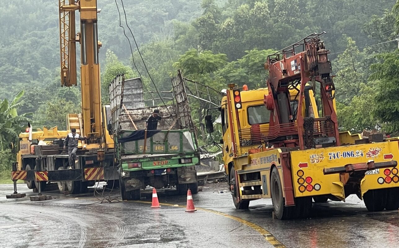Công ty TNHH đầu tư công nghệ Minh Quân – Dịch vụ cho thuê xe nâng người tại Vĩnh Phúc…